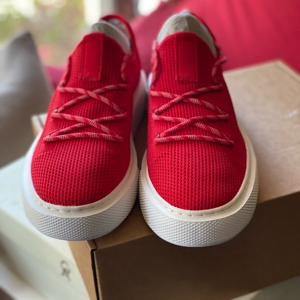 SNEAKERS NWB